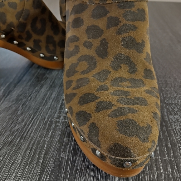 Leopard Print Platform Clogs - Picture 8 of 13